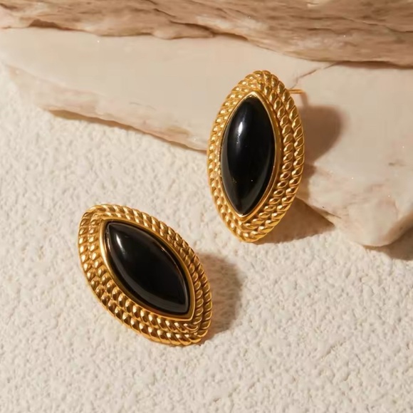 Vintage Oval Studs - Picture 1 of 3